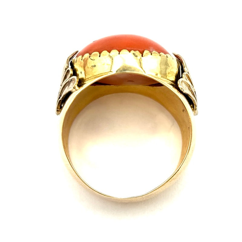 Anello fascia vintage corallo cerasuolo e oro; 8.87 gr