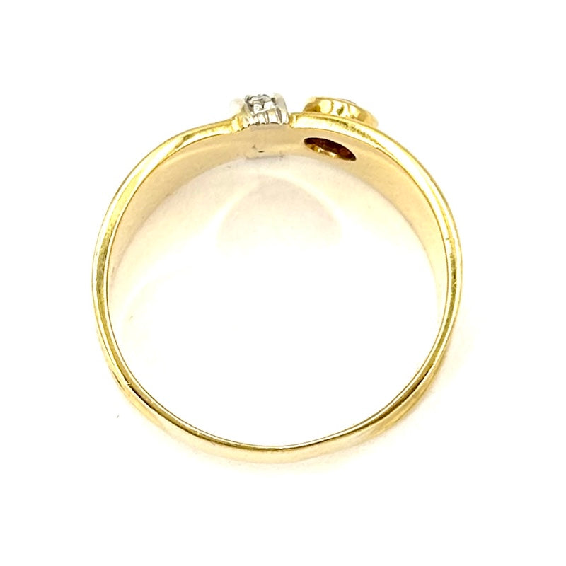 Anello fascia vintage fiocco, rubino, brillantini e oro;  3.44 gr