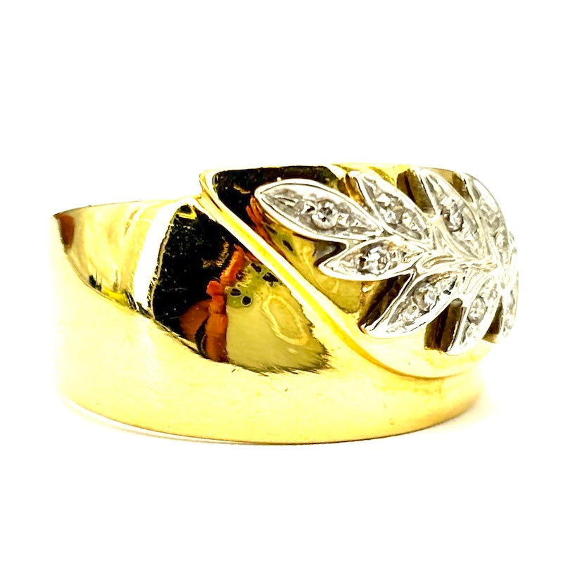 Anello fascia vintage oro giallo e foglie brillanti;  7.56 gr