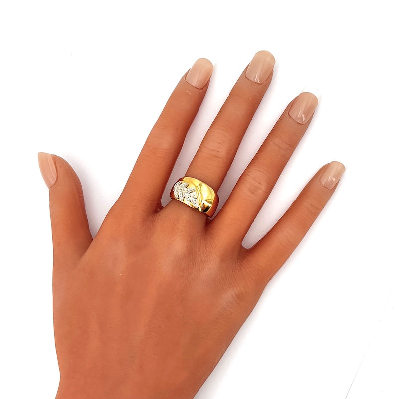 Anello fascia vintage oro giallo e foglie brillanti;  7.56 gr