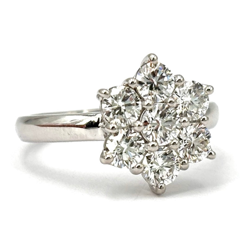 Anello fiore diamanti, oro bianco - 1.37 ct; 5.08 gr