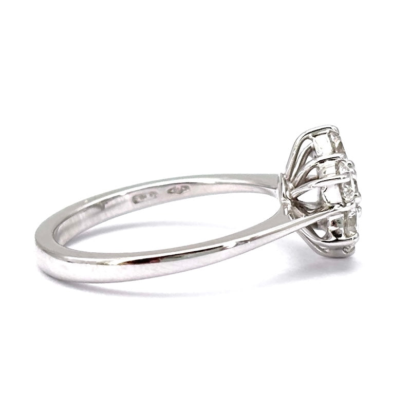 Anello fiore oro bianco e brillanti; 0.98 ct ; 3.83 gr