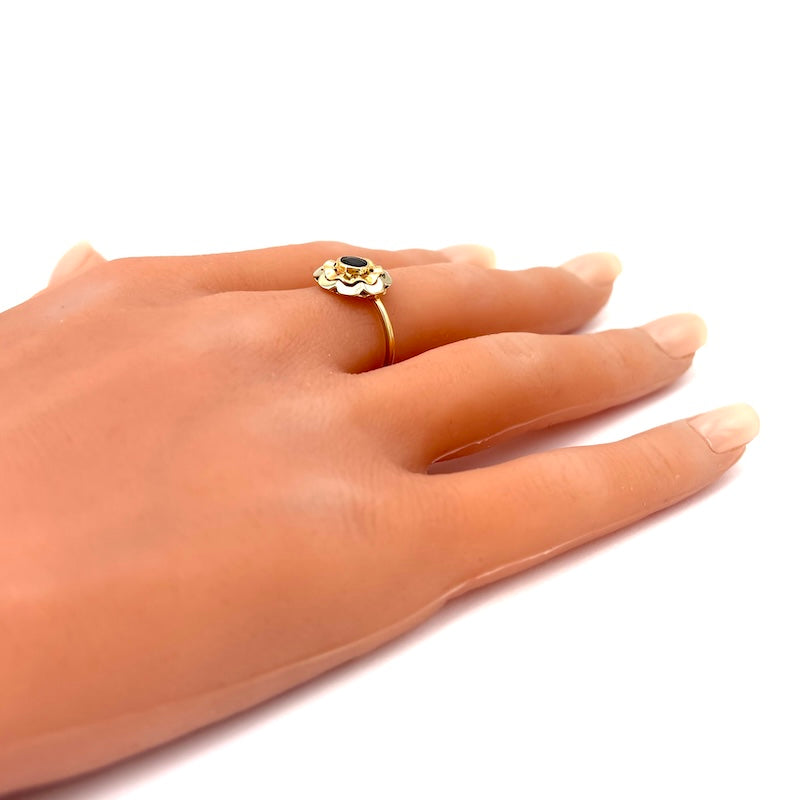 Anello fiore vintage, zaffiro e oro giallo; 2.19 gr