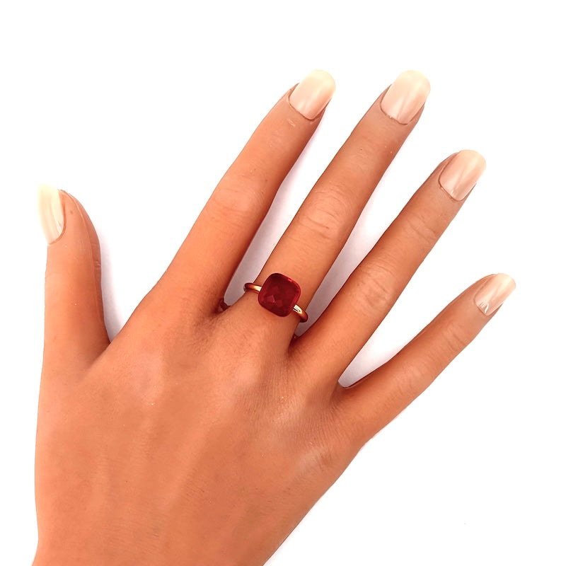 Anello gemma rossa nuda squadrata e oro rosa; 4.66 gr