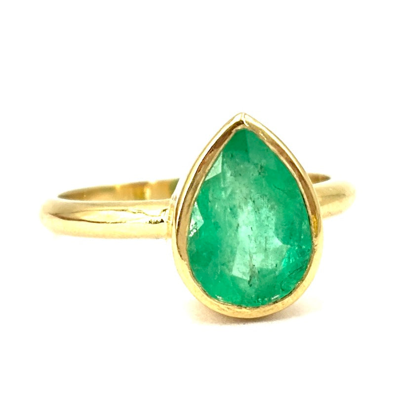 Anello goccia smeraldo 2.34 ct, oro giallo; 4.18 gr