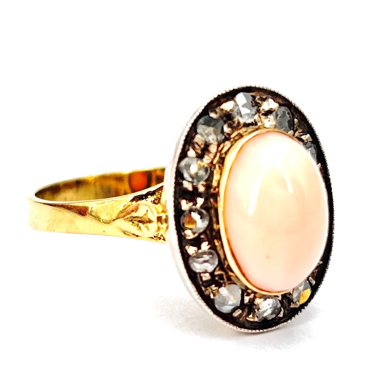 Anello margherita/toppa in stile corallo rosa, argento e oro; 4.27 gr