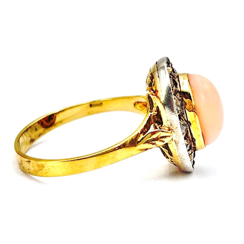Anello margherita/toppa in stile corallo rosa, argento e oro; 4.27 gr