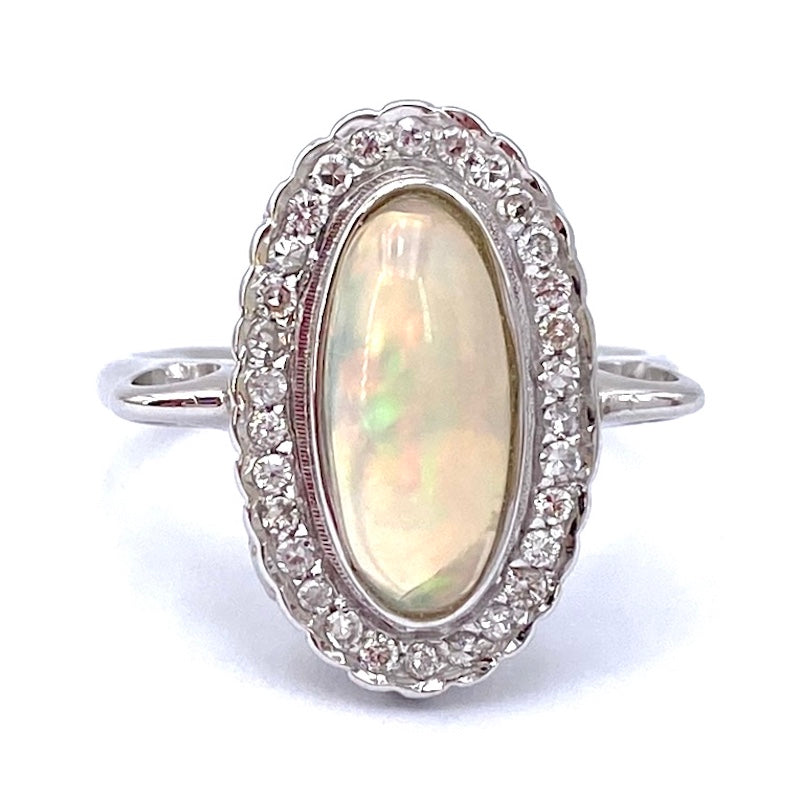 Anello margherita opale, brillanti e oro; 4.75 gr