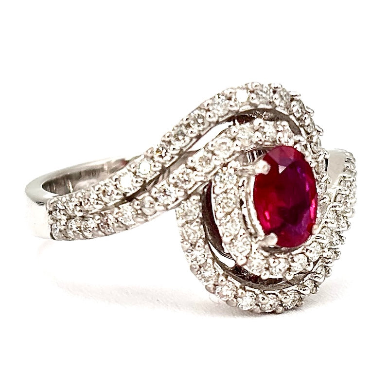 Anello margherita rubino, doppio giro di brillanti e oro ; 6.31 gr