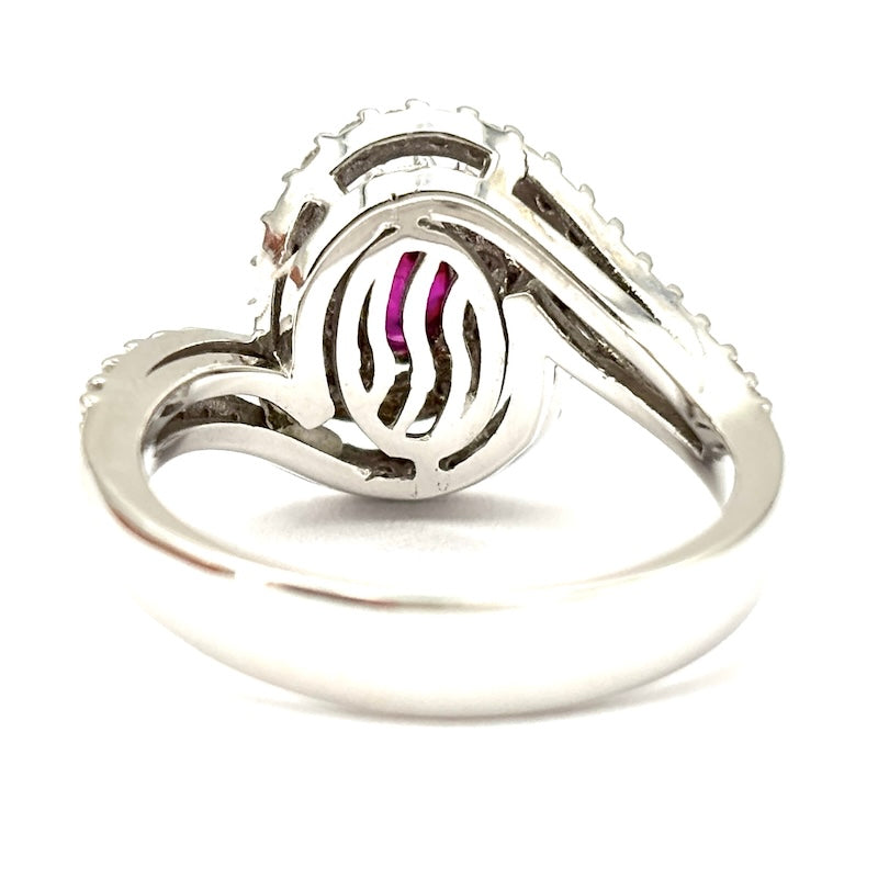 Anello margherita rubino, doppio giro di brillanti e oro ; 6.31 gr