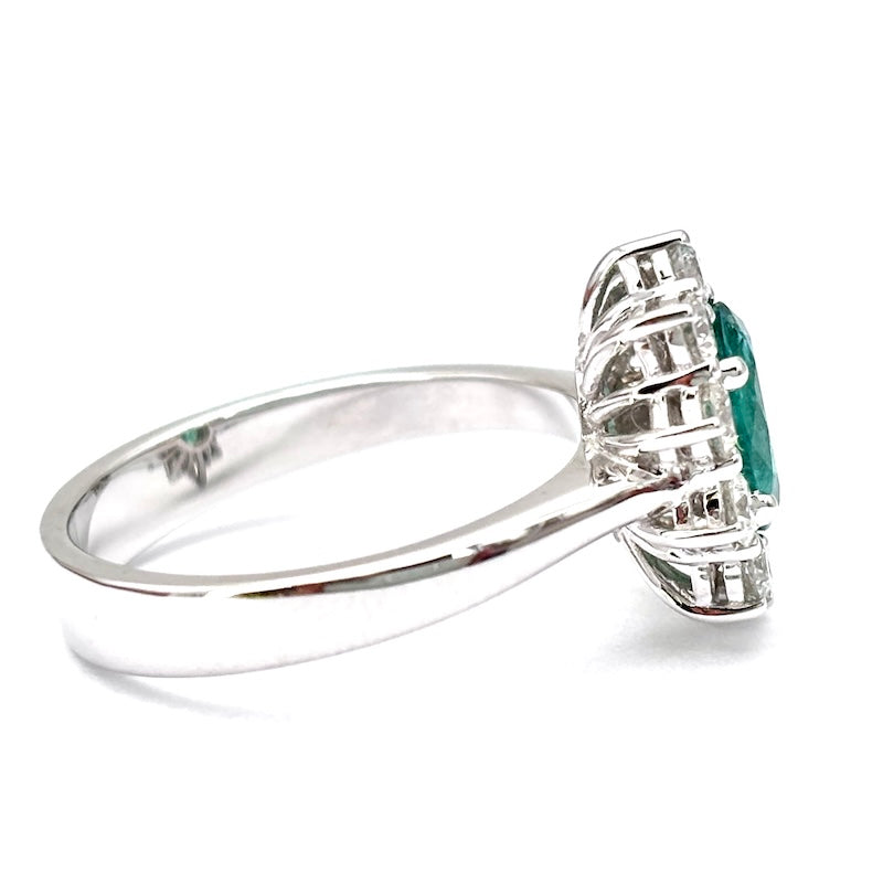 Anello margherita smeraldo e brillanti; 5.69 gr