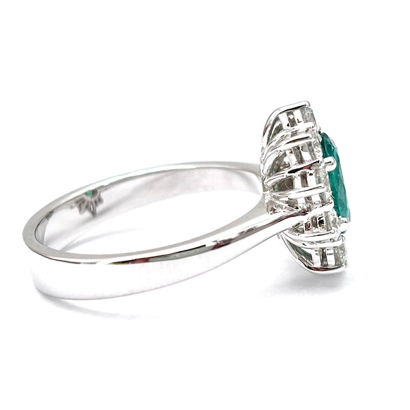 Anello margherita smeraldo e brillanti; 5.69 gr
