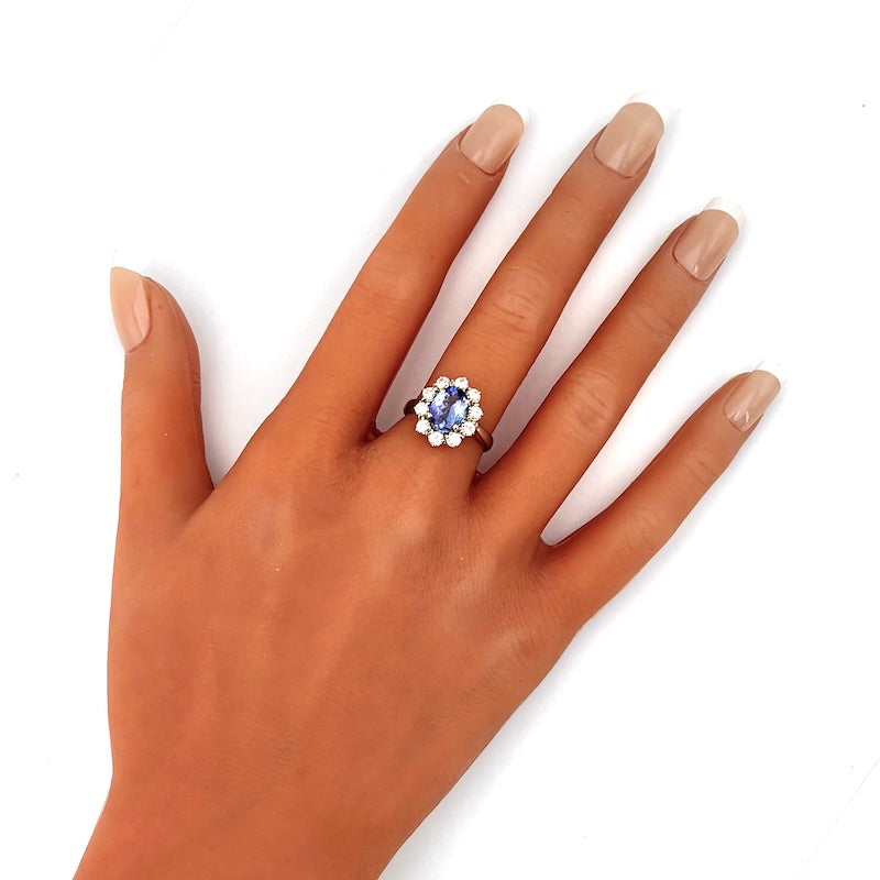 Anello margherita tanzanite, brillanti, oro bianco - 4.73 gr OCCASIONE