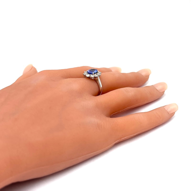 Anello margherita tanzanite, brillanti, oro bianco - 4.73 gr OCCASIONE