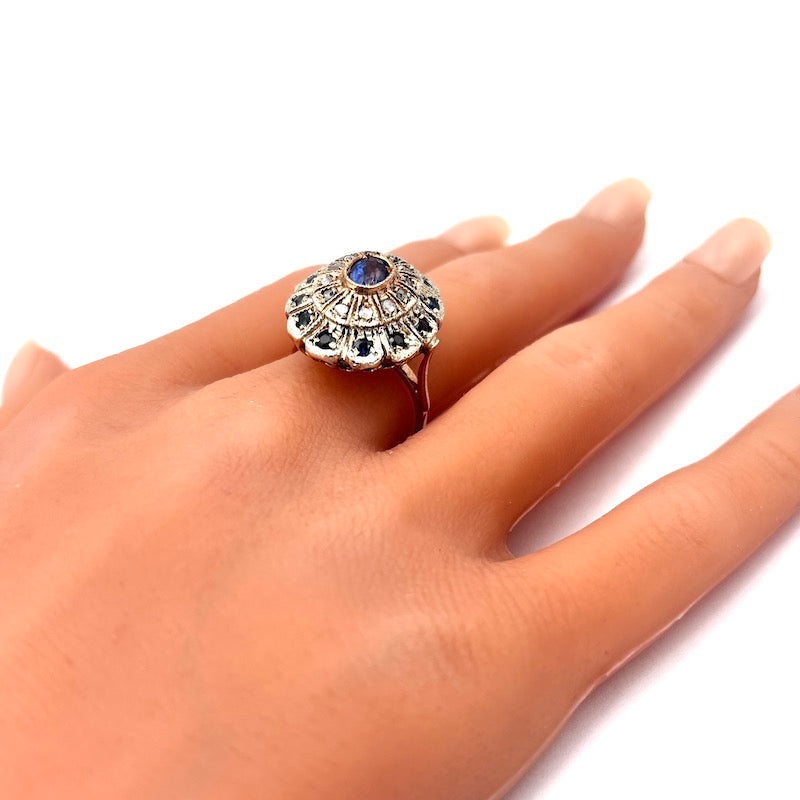 Anello margherita toppa vintage zaffiro e diamanti; 6.38 gr