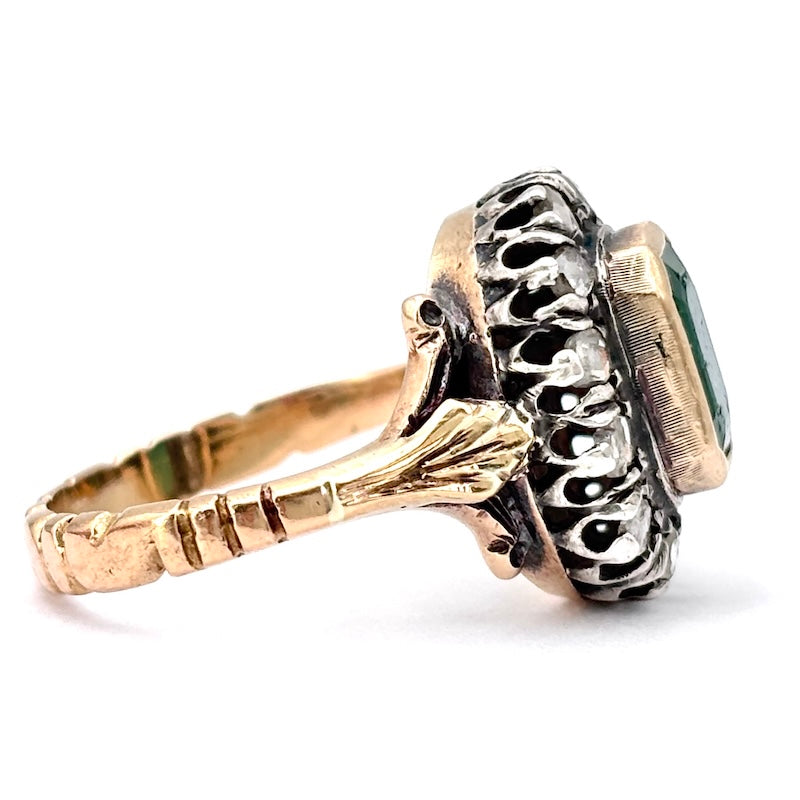 Anello margherita vintage smeraldo scuro e diamanti, in stile; 6.18 gr