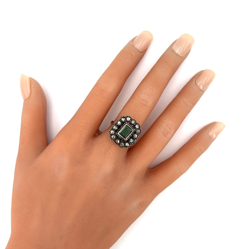 Anello margherita vintage smeraldo e diamanti, in stile; 5.26 gr