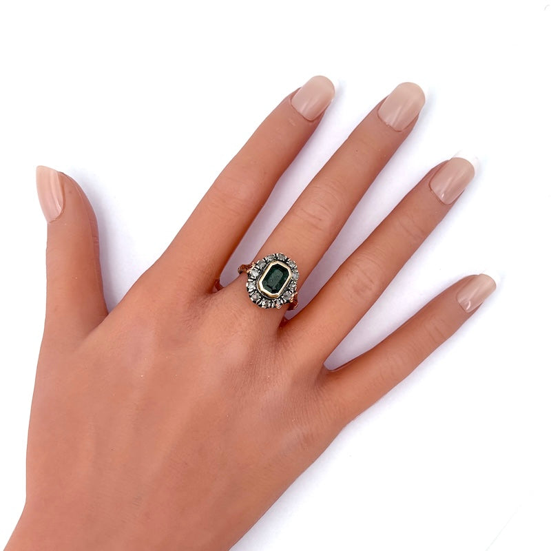 Anello margherita vintage smeraldo scuro e diamanti, in stile; 6.18 gr