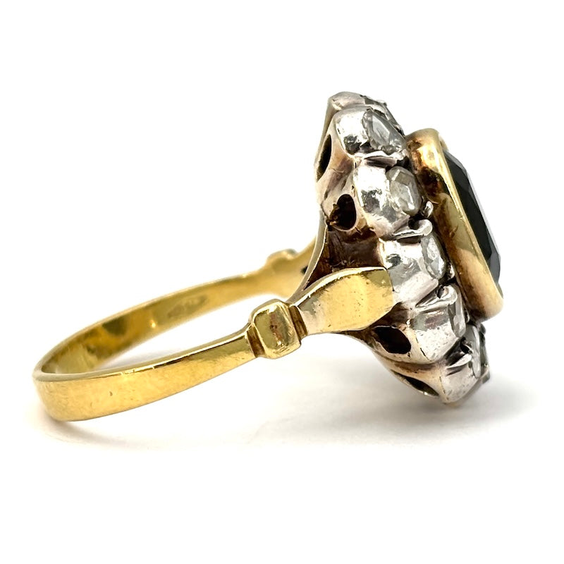 Anello margherita vintage zaffiro e diamanti; 6.84 gr