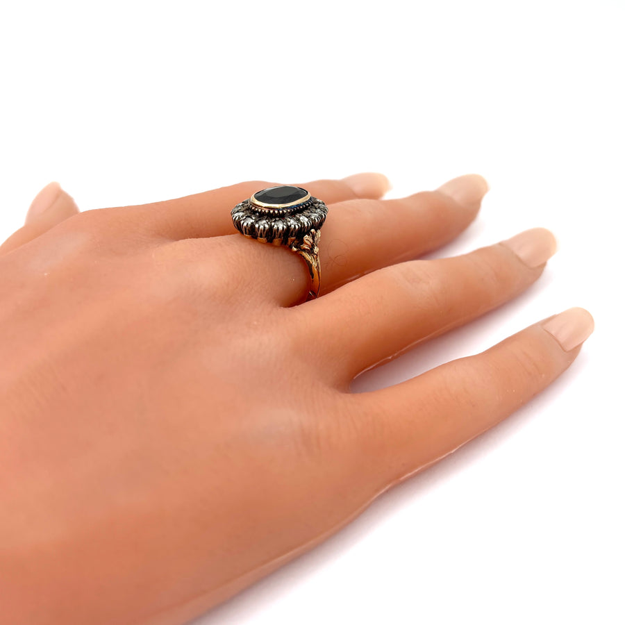 Anello margherita vintage zaffiro e diamanti; 7.49 gr