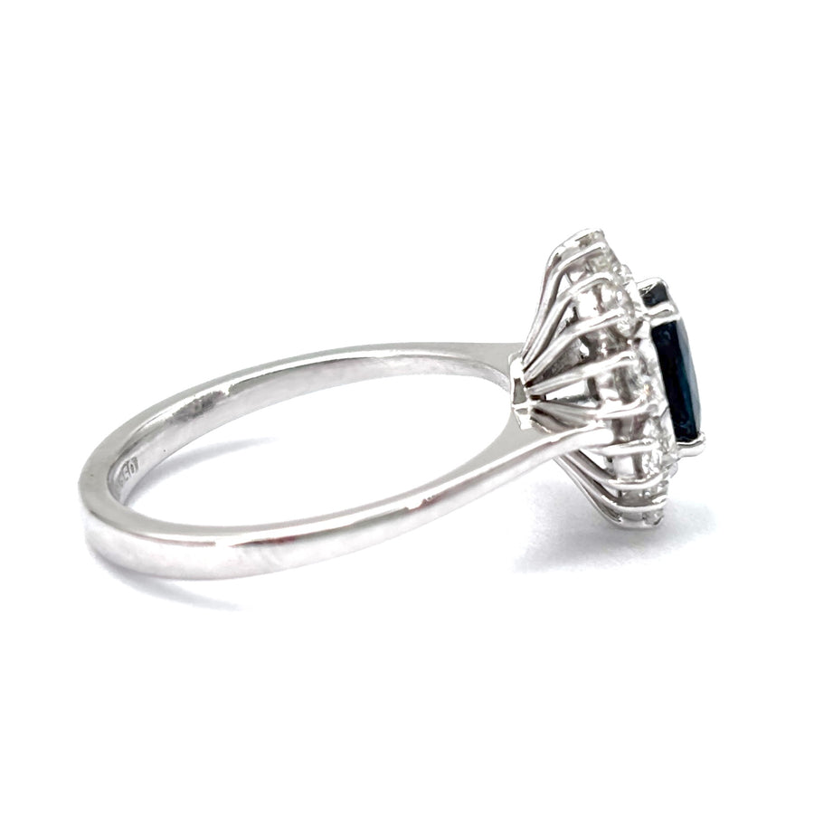 Anello margherita zaffiro e brillanti ; 3.86 gr