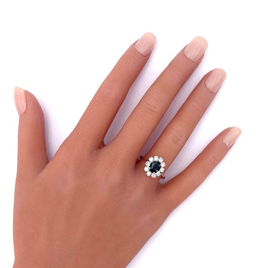 Anello margherita zaffiro e brillanti ; 3.86 gr