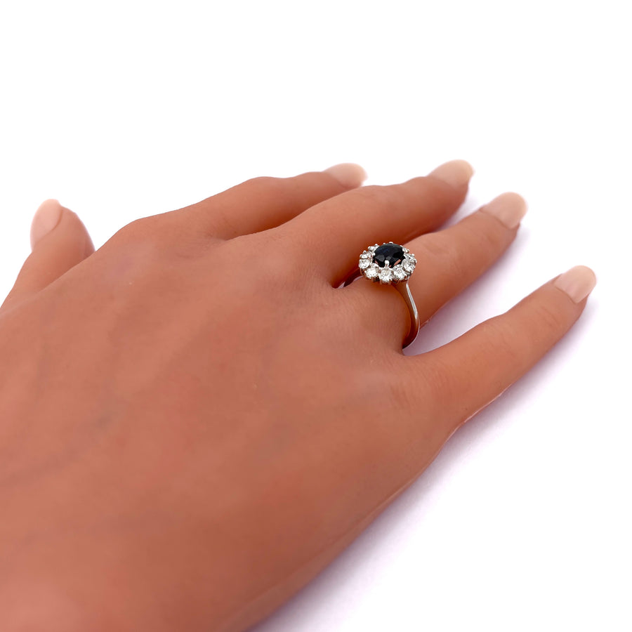 Anello margherita zaffiro e brillanti ; 3.86 gr