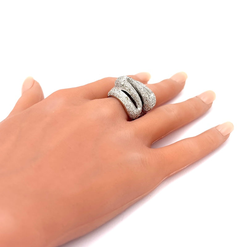 Anello maxi, brillanti e oro bianco; 22.4 gr
