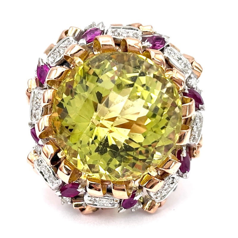 Anello maxi cupola, quarzo lemon, rubini e brillanti, oro; 26.24 gr
