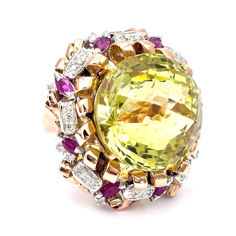 Anello maxi cupola, quarzo lemon, rubini e brillanti, oro; 26.24 gr