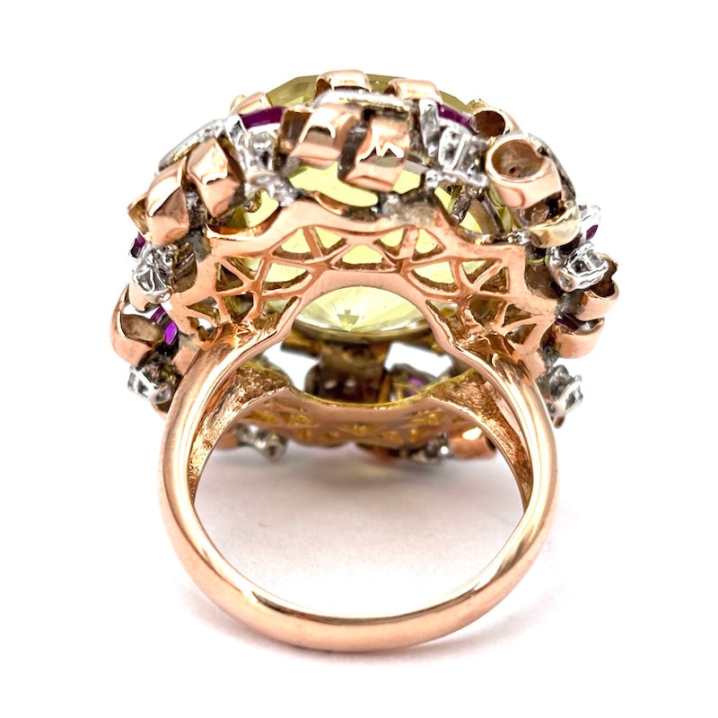 Anello maxi cupola, quarzo lemon, rubini e brillanti, oro; 26.24 gr