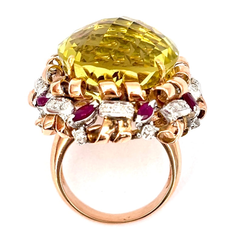 Anello maxi cupola, quarzo lemon, rubini e brillanti, oro; 26.24 gr
