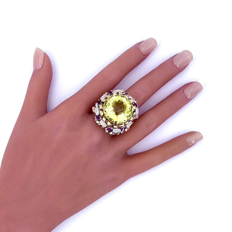 Anello maxi cupola, quarzo lemon, rubini e brillanti, oro; 26.24 gr