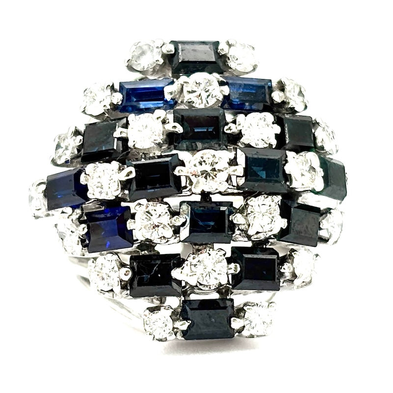 Anello maxi toppa zaffiri e brillanti, oro bianco; 12.97 gr