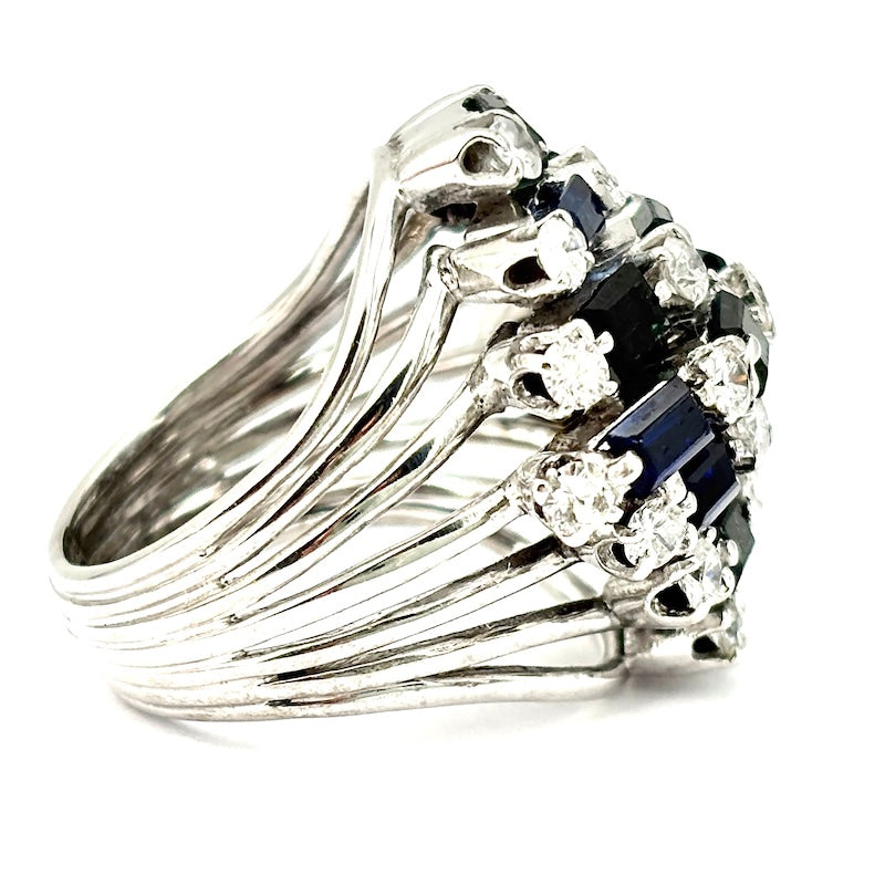 Anello maxi toppa zaffiri e brillanti, oro bianco; 12.97 gr