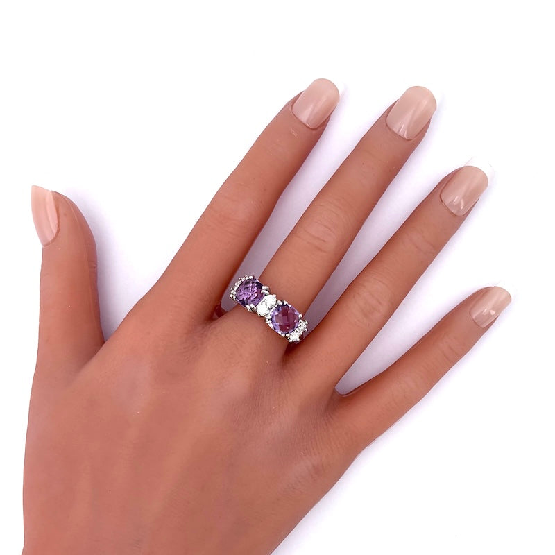 Anello oro, ametista e diamanti;  6.84 gr
