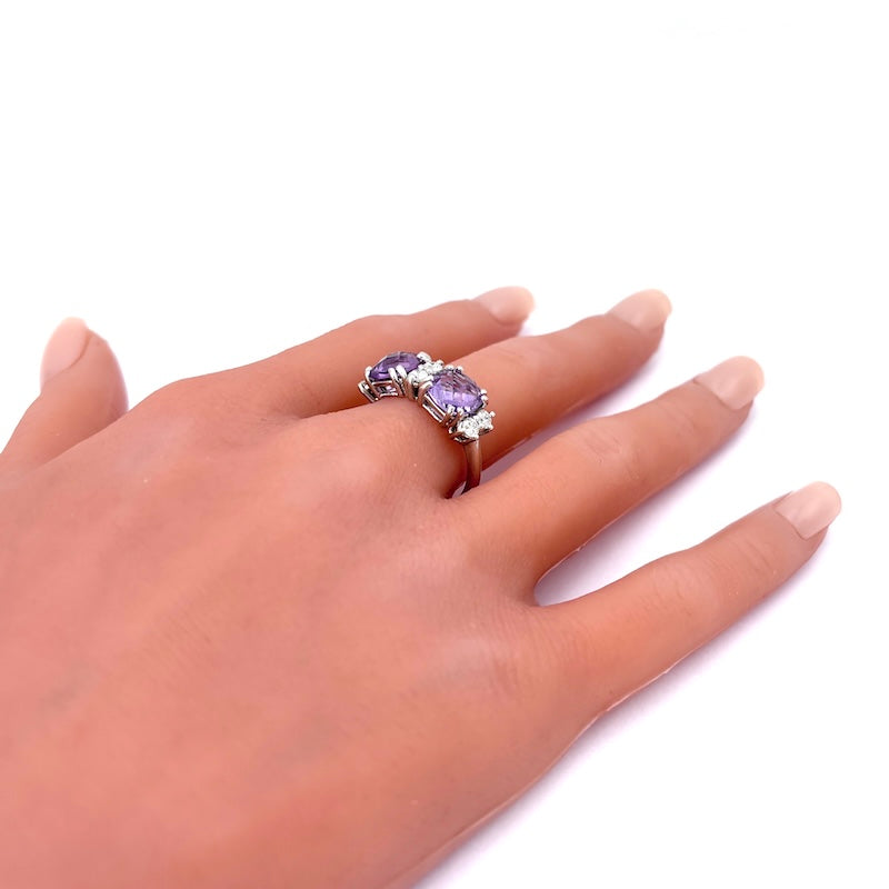 Anello oro, ametista e diamanti;  6.84 gr