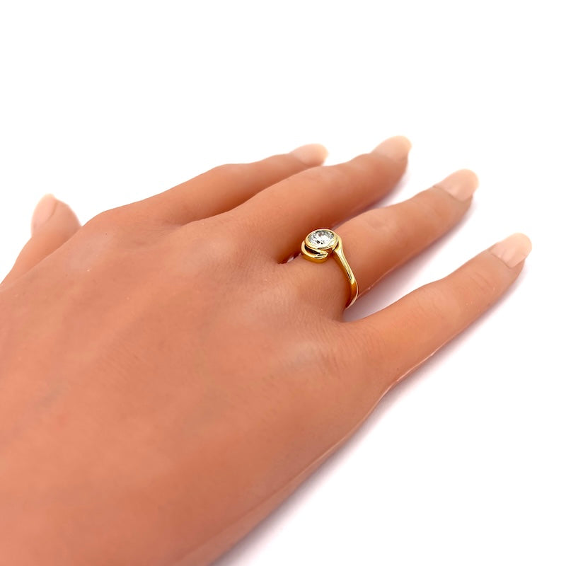 Anello oro giallo con brillante solitario - 0.60/0.70 ct H/G VS; 3.97 gr