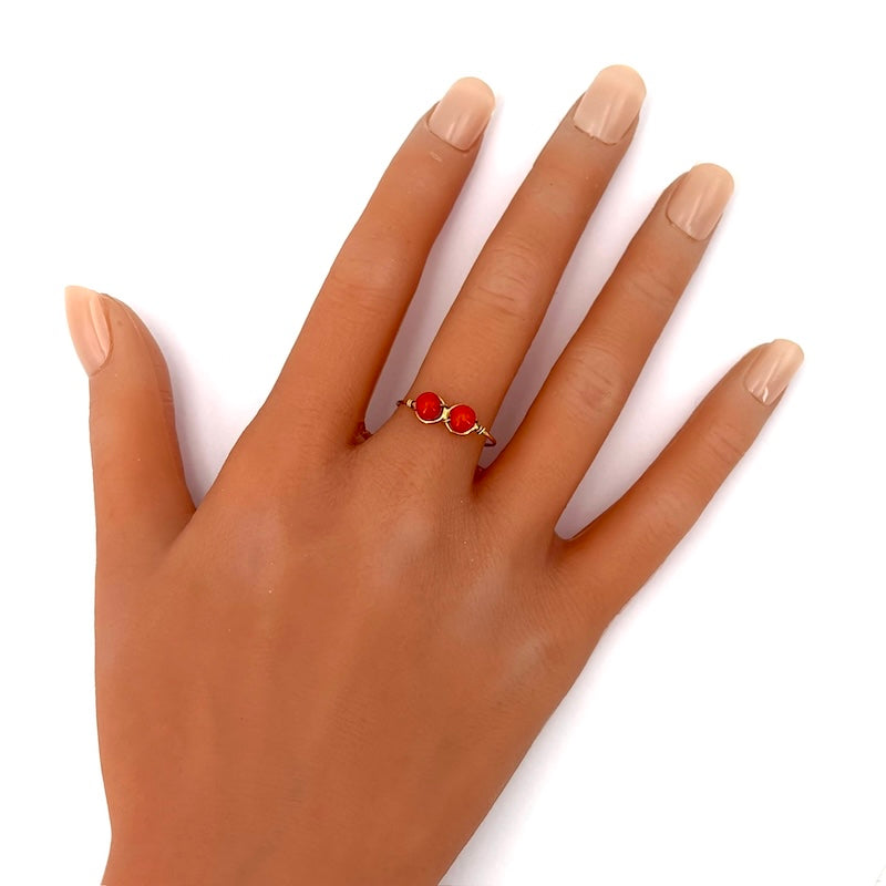 Anello palline corallo e filo oro giallo; 0.93 gr