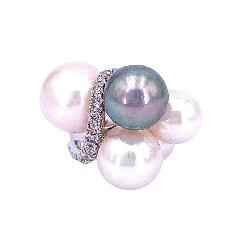 Anello perle bianche e grey, brillanti e oro bianco; 28.5 gr