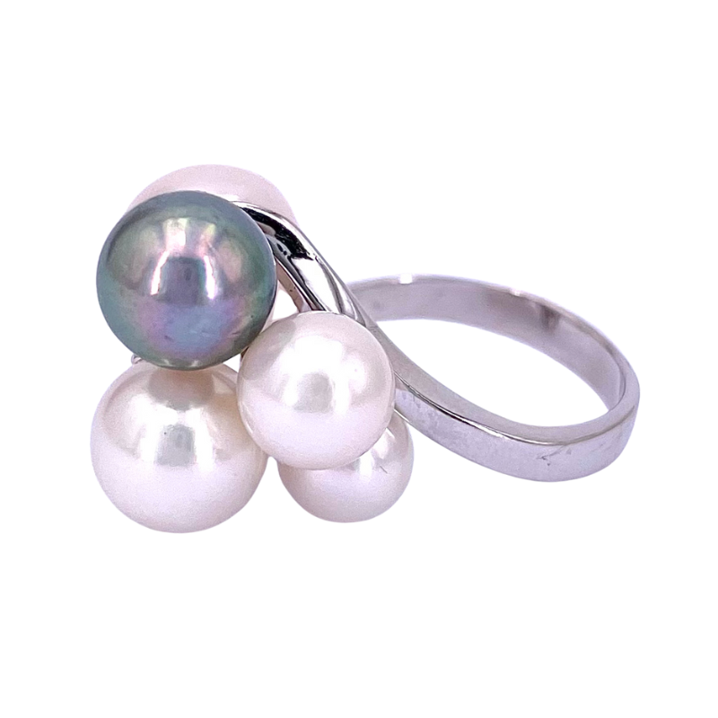 Anello perle bianche e grey, brillanti e oro bianco; 28.5 gr