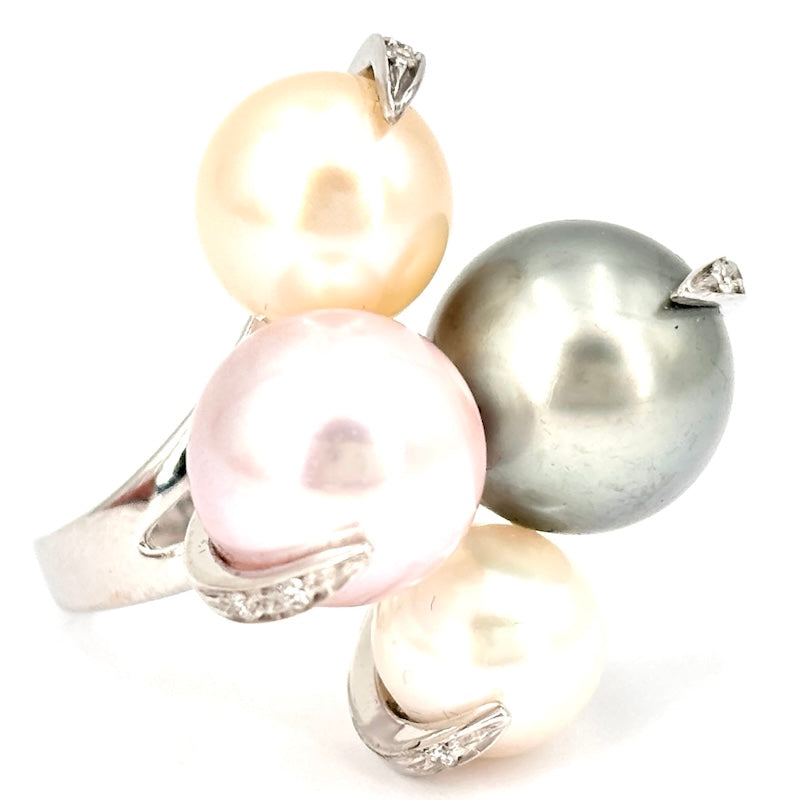 Anello perle multicolor, brillanti e oro bianco; 13.55 gr