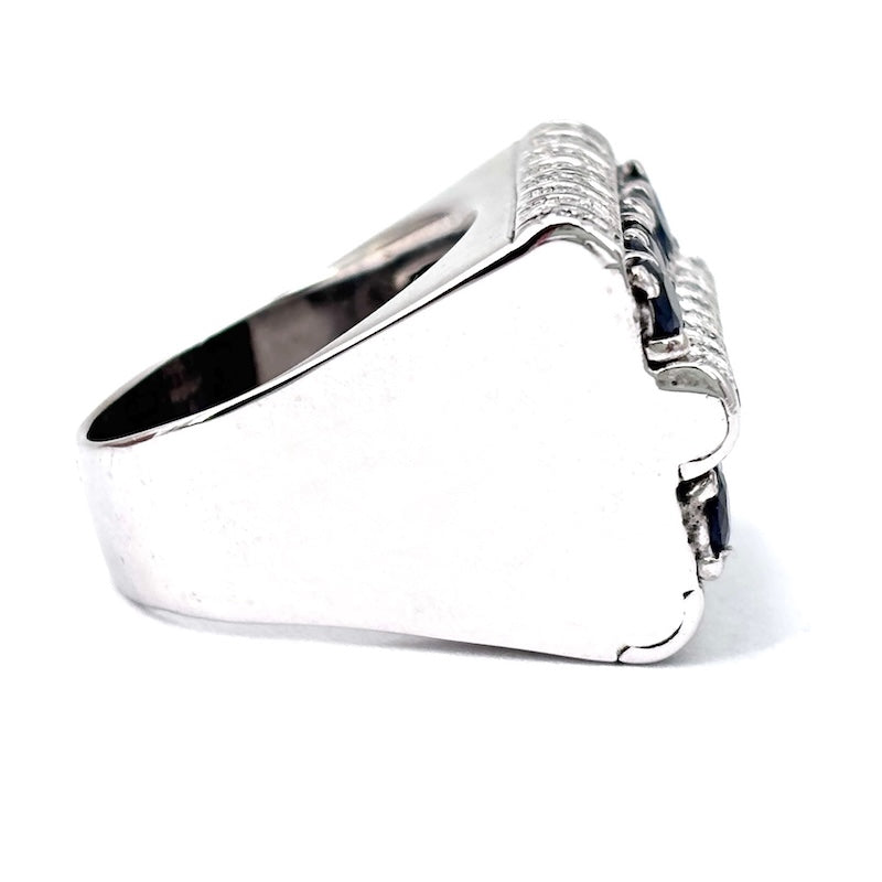 Anello ponte maxi, zaffiri, brillanti e oro bianco; 15.5 gr