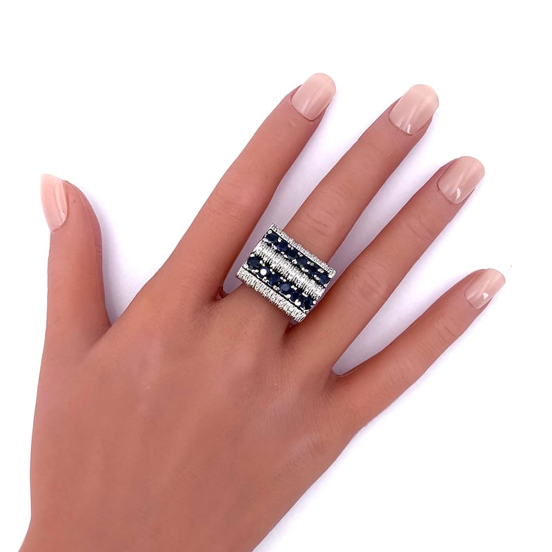 Anello ponte maxi, zaffiri, brillanti e oro bianco; 15.5 gr