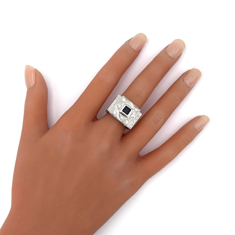 Anello ponte zaffiro carrè e brillanti, oro bianco, stie decò;  9.86 gr