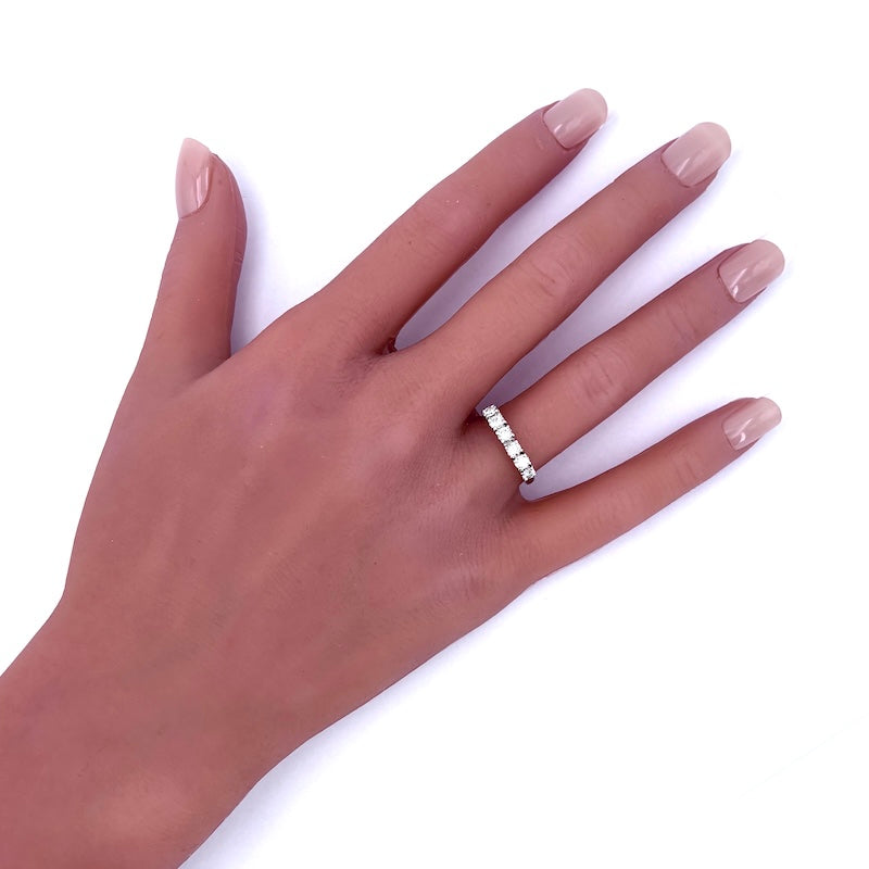 Anello riviera brillanti e oro bianco - 0.48 ct; 3.23 gr