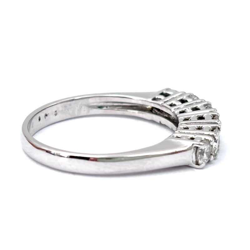 Anello riviera brillanti e oro bianco - 0.48 ct; 3.23 gr