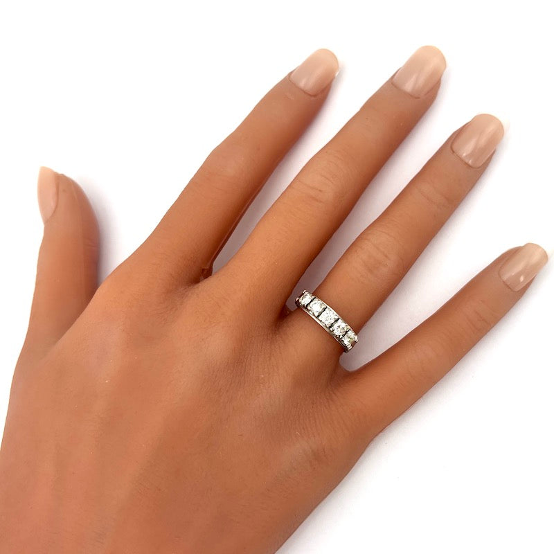 Anello riviera brillanti e oro bianco - 0.65-0.70 ct; 3.24 gr