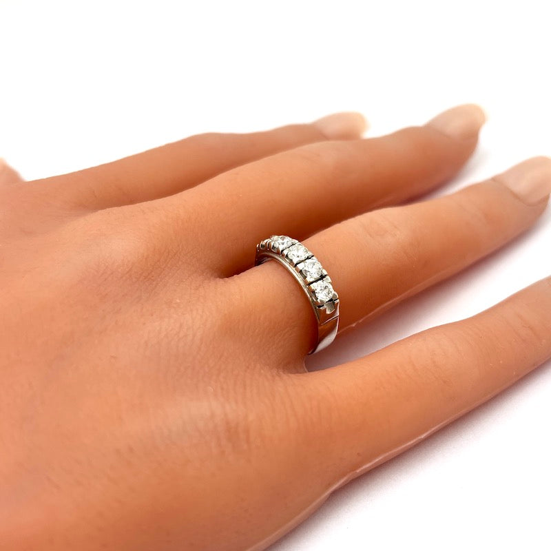 Anello riviera brillanti e oro bianco - 0.65-0.70 ct; 3.24 gr