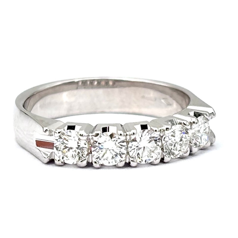 Anello riviera brillanti e oro bianco - 0.81 ct; 4.45 gr